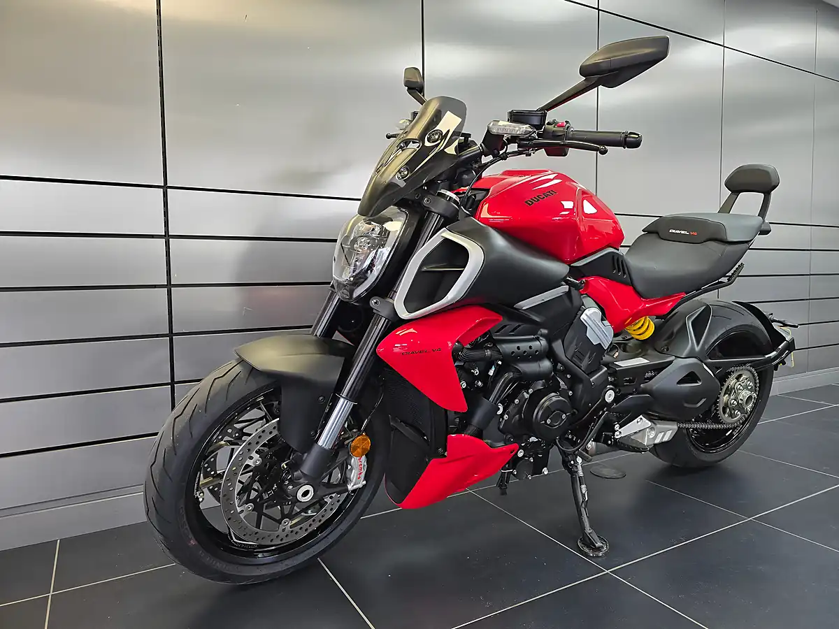 Used 2023 Ducati Diavel Red - Interior and Exterior details 17