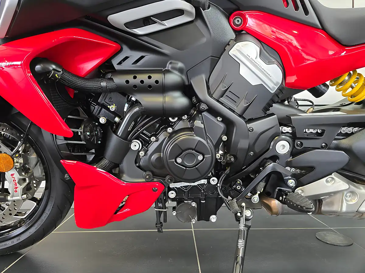 Used 2023 Ducati Diavel Red - Interior and Exterior details 19