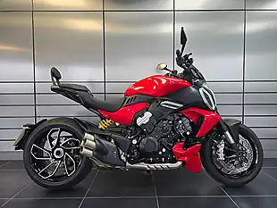 Used 2023 Ducati Diavel Red - Interior and Exterior details 2