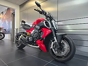 Used 2023 Ducati Diavel Red - Interior and Exterior details 3