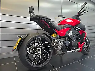 Used 2023 Ducati Diavel Red - Interior and Exterior details 4