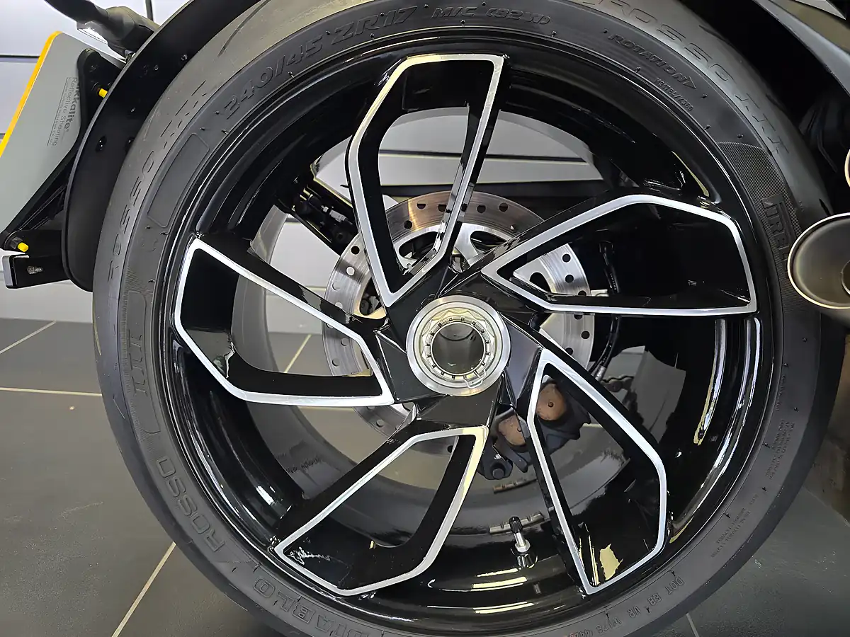 Used 2023 Ducati Diavel Red - Interior and Exterior details 8