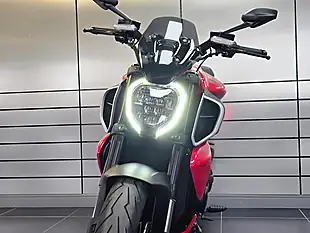 Used 2023 Ducati Diavel Red - Interior and Exterior details 9