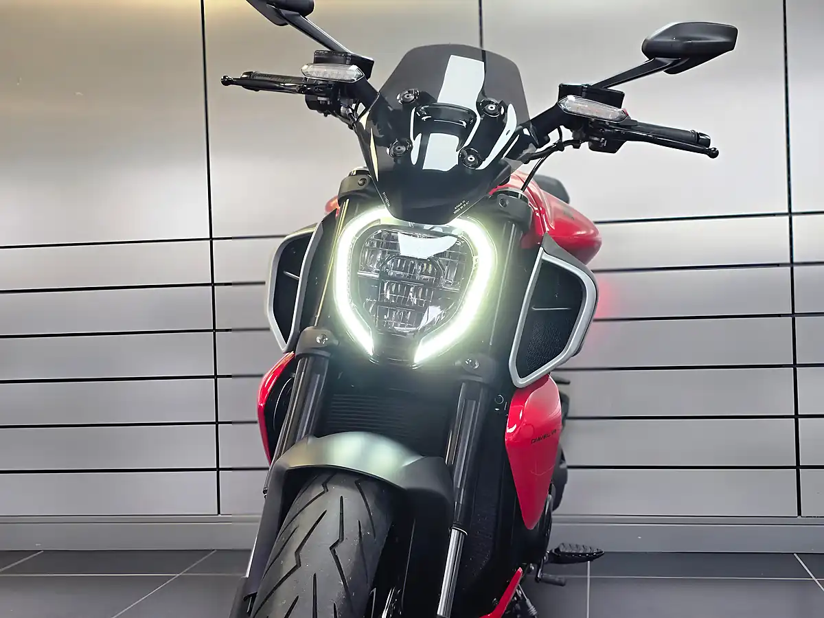 Used 2023 Ducati Diavel Red - Interior and Exterior details 9