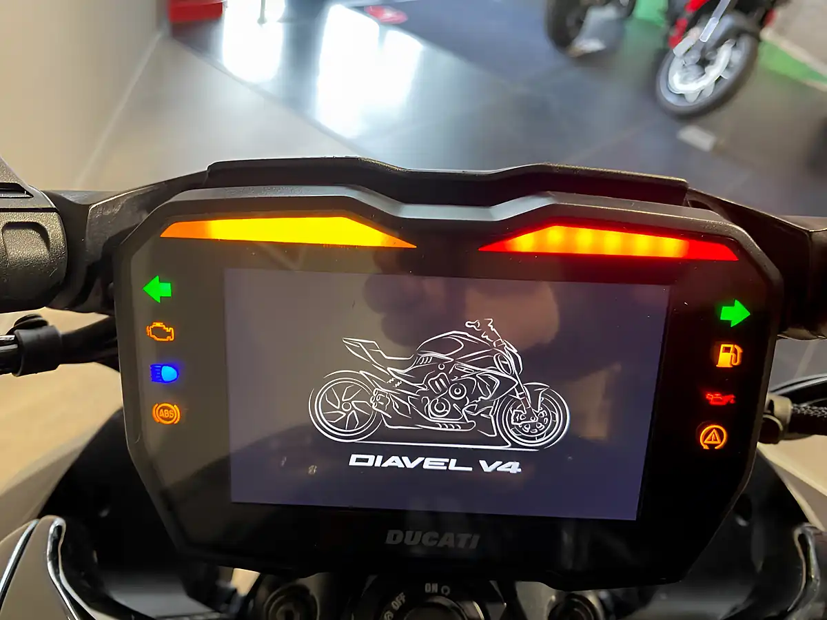 Used 2023 Ducati Diavel Thrilling Black - Interior and Exterior details 10