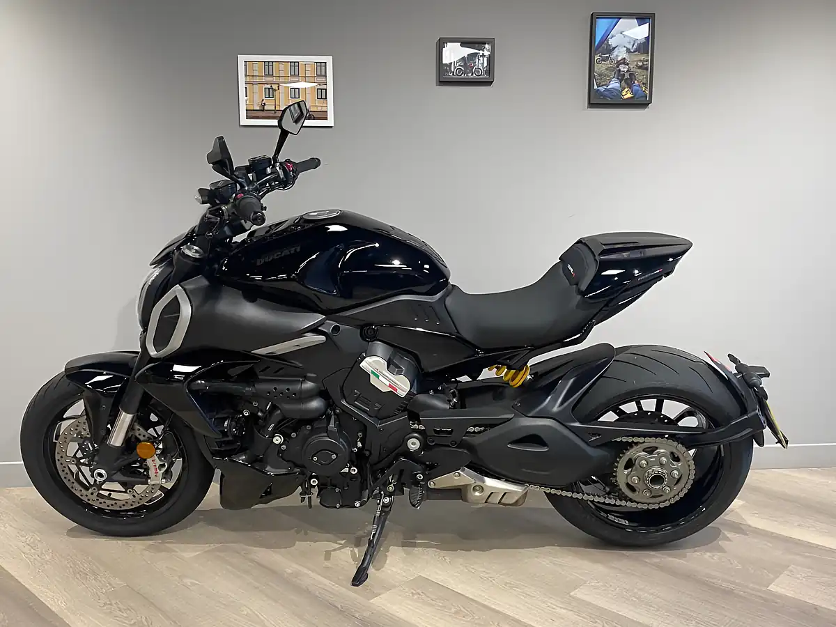 Used 2023 Ducati Diavel Thrilling Black - Interior and Exterior details 2