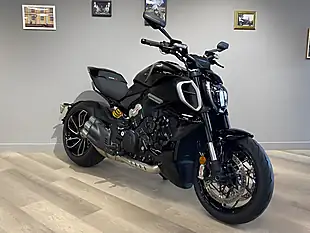 Used 2023 Ducati Diavel Thrilling Black - Interior and Exterior details 4