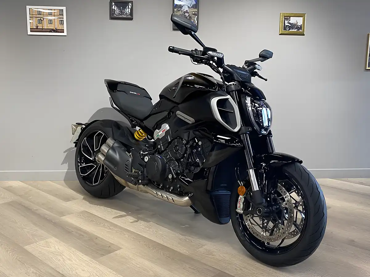 Used 2023 Ducati Diavel Thrilling Black - Interior and Exterior details 4