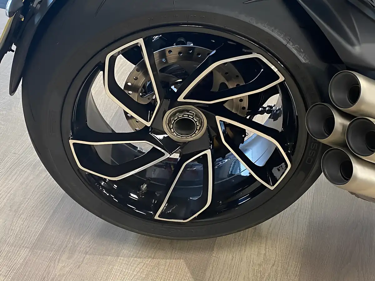 Used 2023 Ducati Diavel Thrilling Black - Interior and Exterior details 8