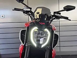 Used 2023 Ducati Diavel V4 Red - Interior and Exterior details 10
