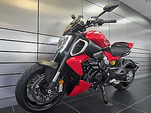 Used 2023 Ducati Diavel V4 Red - Interior and Exterior details 17