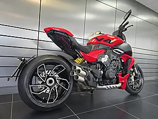 Used 2023 Ducati Diavel V4 Red - Interior and Exterior details 3