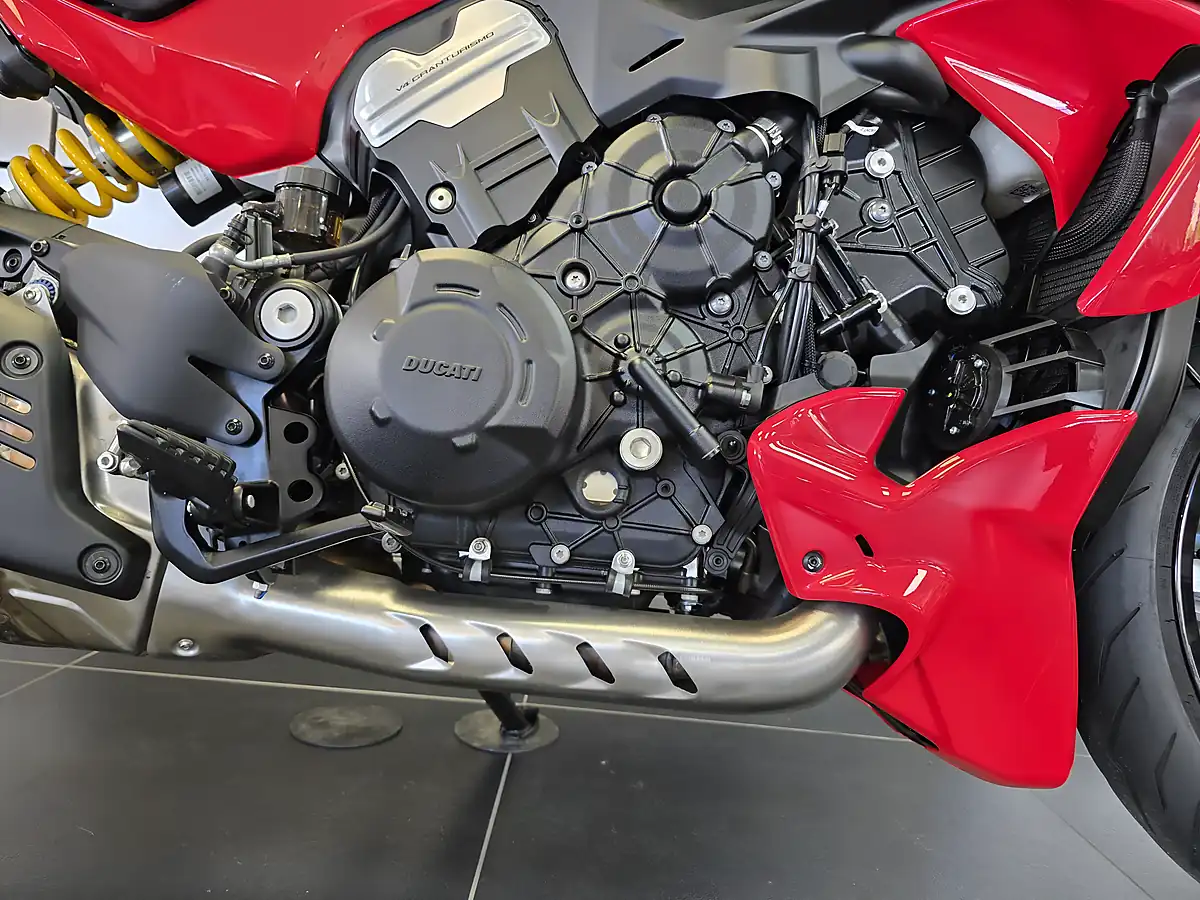 Used 2023 Ducati Diavel V4 Red - Interior and Exterior details 6