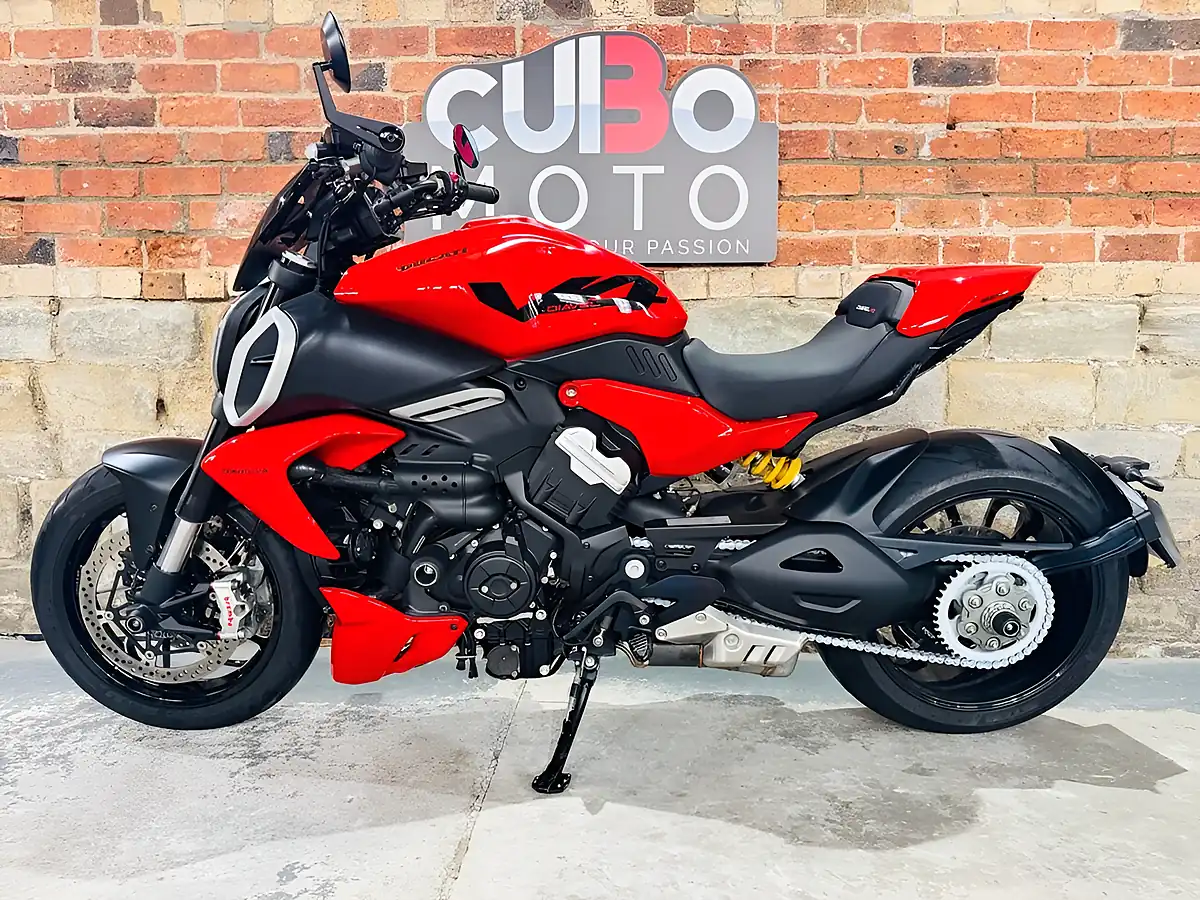 Used 2023 Ducati Diavel V4 Red - Interior and Exterior details 11
