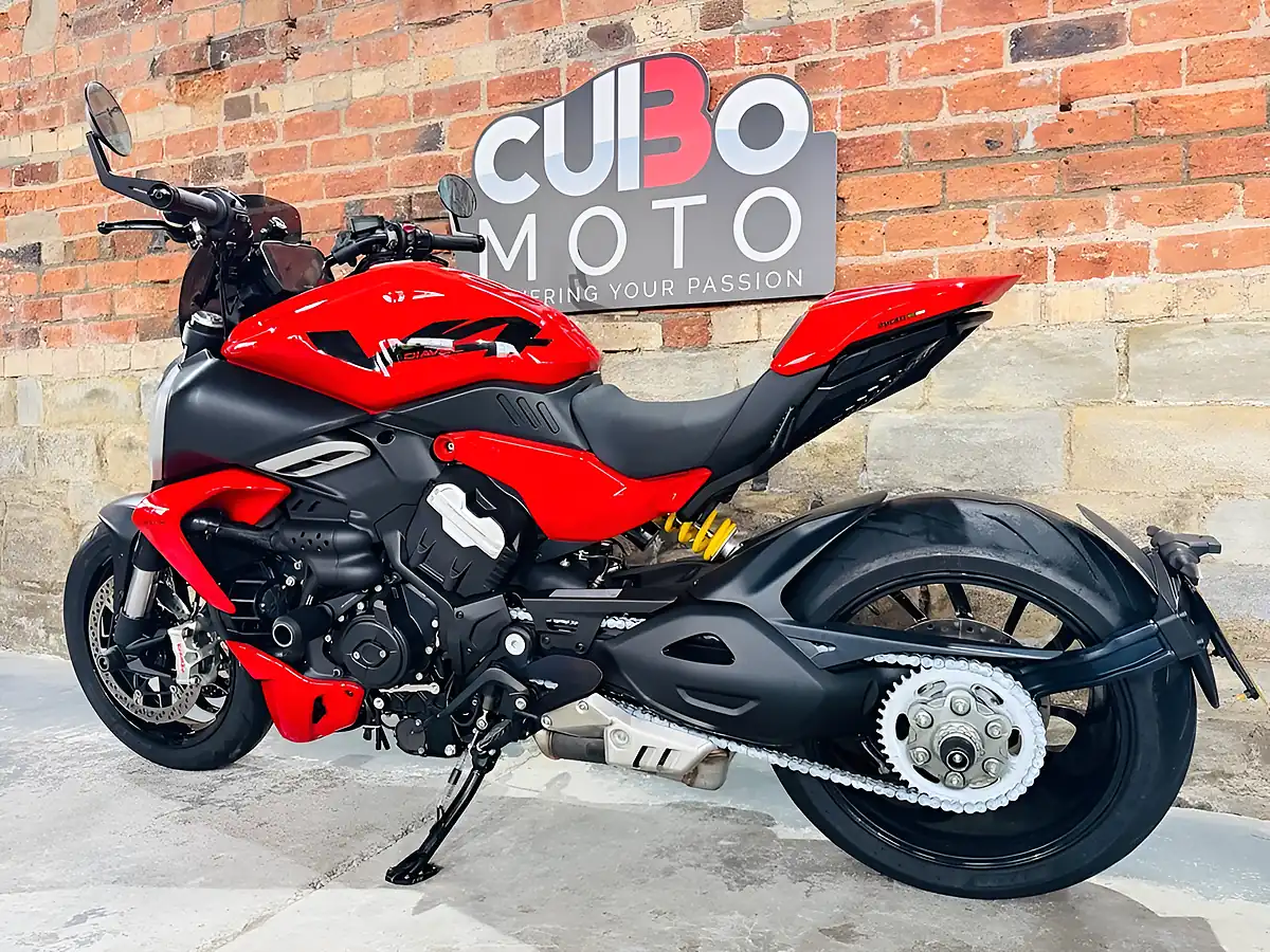 Used 2023 Ducati Diavel V4 Red - Interior and Exterior details 13