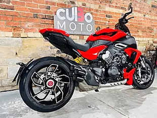 Used 2023 Ducati Diavel V4 Red - Interior and Exterior details 4