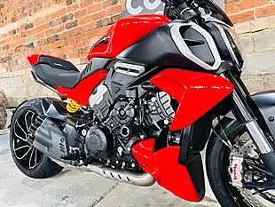 Used 2023 Ducati Diavel V4 Red - Interior and Exterior details 6
