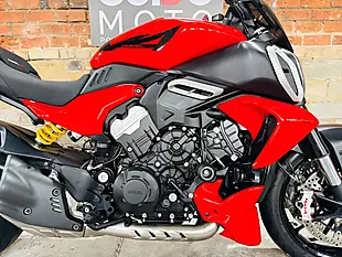 Used 2023 Ducati Diavel V4 Red - Interior and Exterior details 7