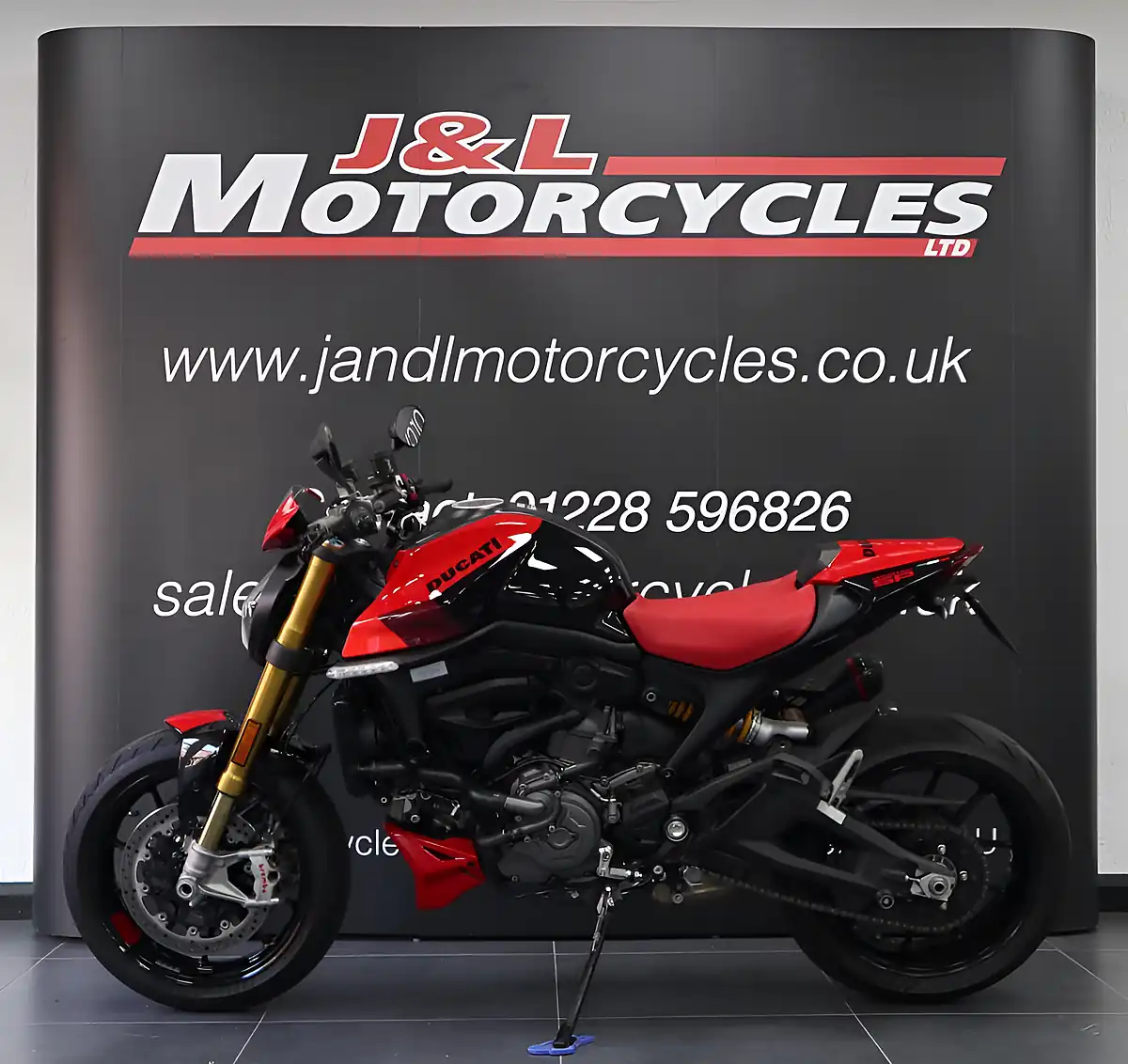 Used 2023 Ducati Monster 950 Sp Black - Interior and Exterior details 6