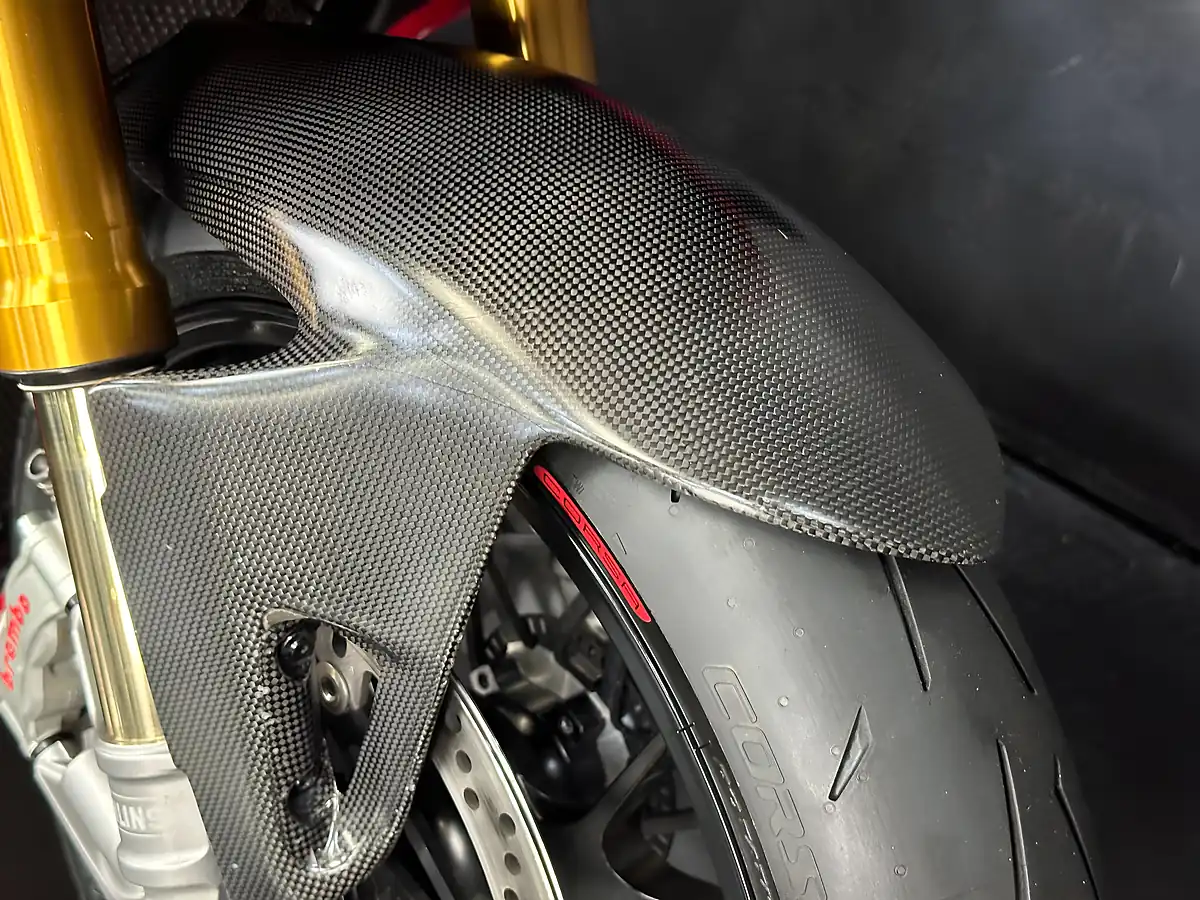 Used 2023 Ducati Panigale V4S Red - Interior and Exterior details 18