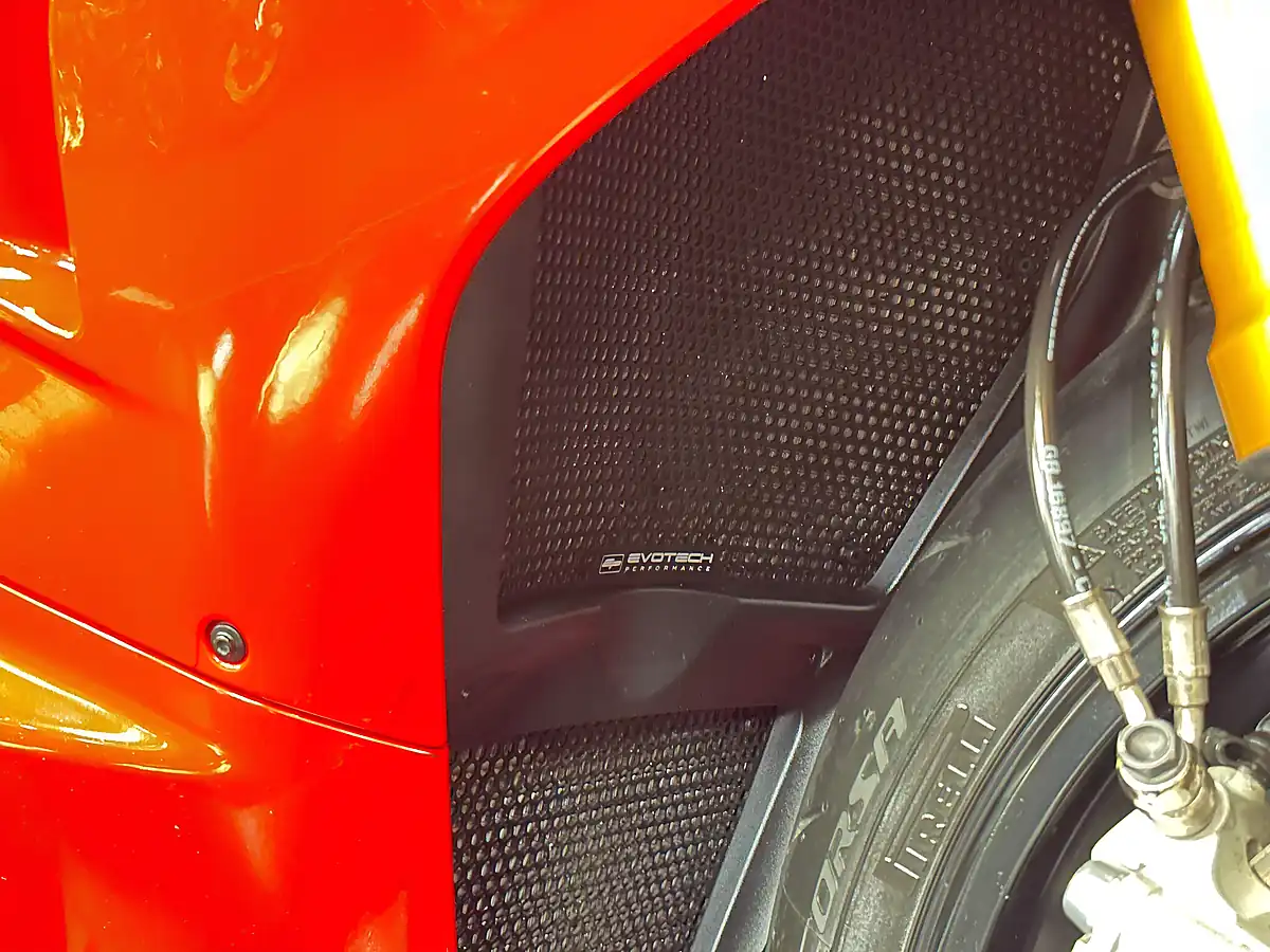 Used 2023 Ducati Panigale V4S Red - Interior and Exterior details 20