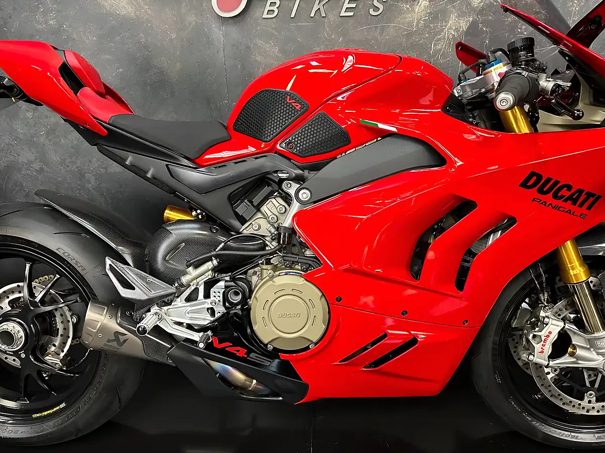 Used 2023 Ducati Panigale V4S Red - Interior and Exterior details 8