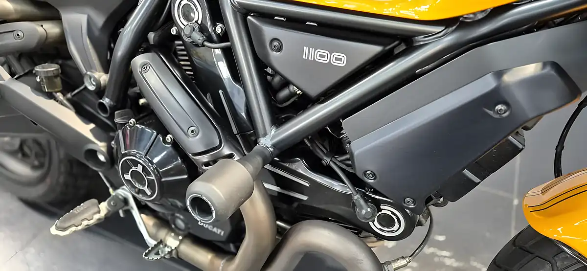Used 2023 Ducati Scrambler 1100 Tribute Pro Giallo Orca - Interior and Exterior details 10