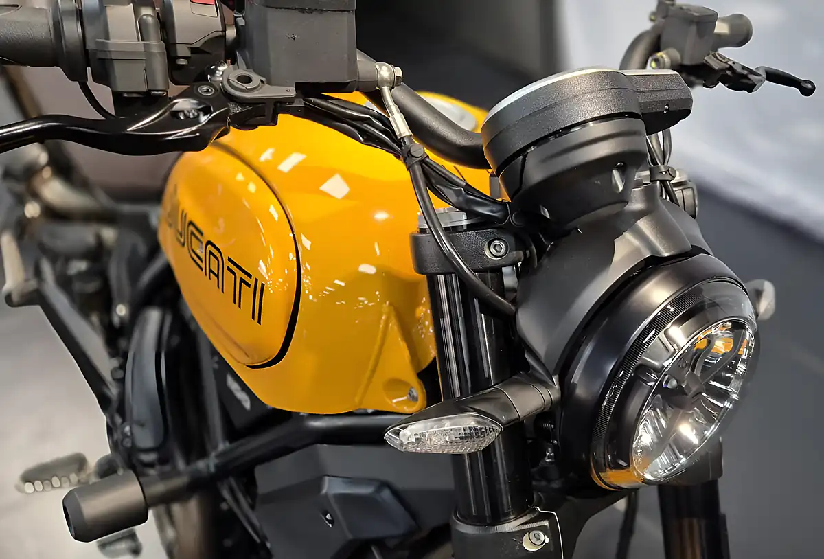 Used 2023 Ducati Scrambler 1100 Tribute Pro Giallo Orca - Interior and Exterior details 9