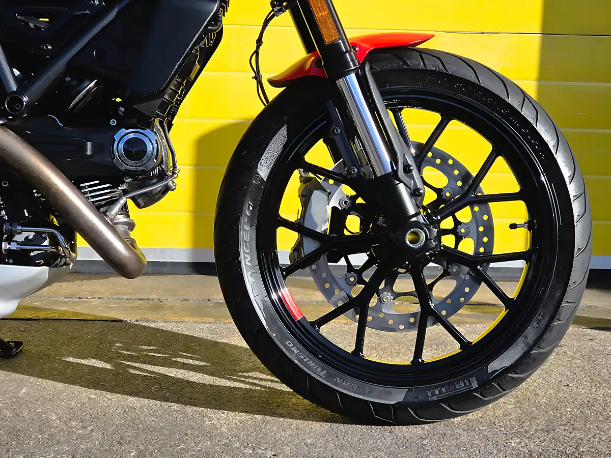 Used 2023 Ducati Scrambler 800 Full Throttle Multi-Coloured - Interior and Exterior details 10