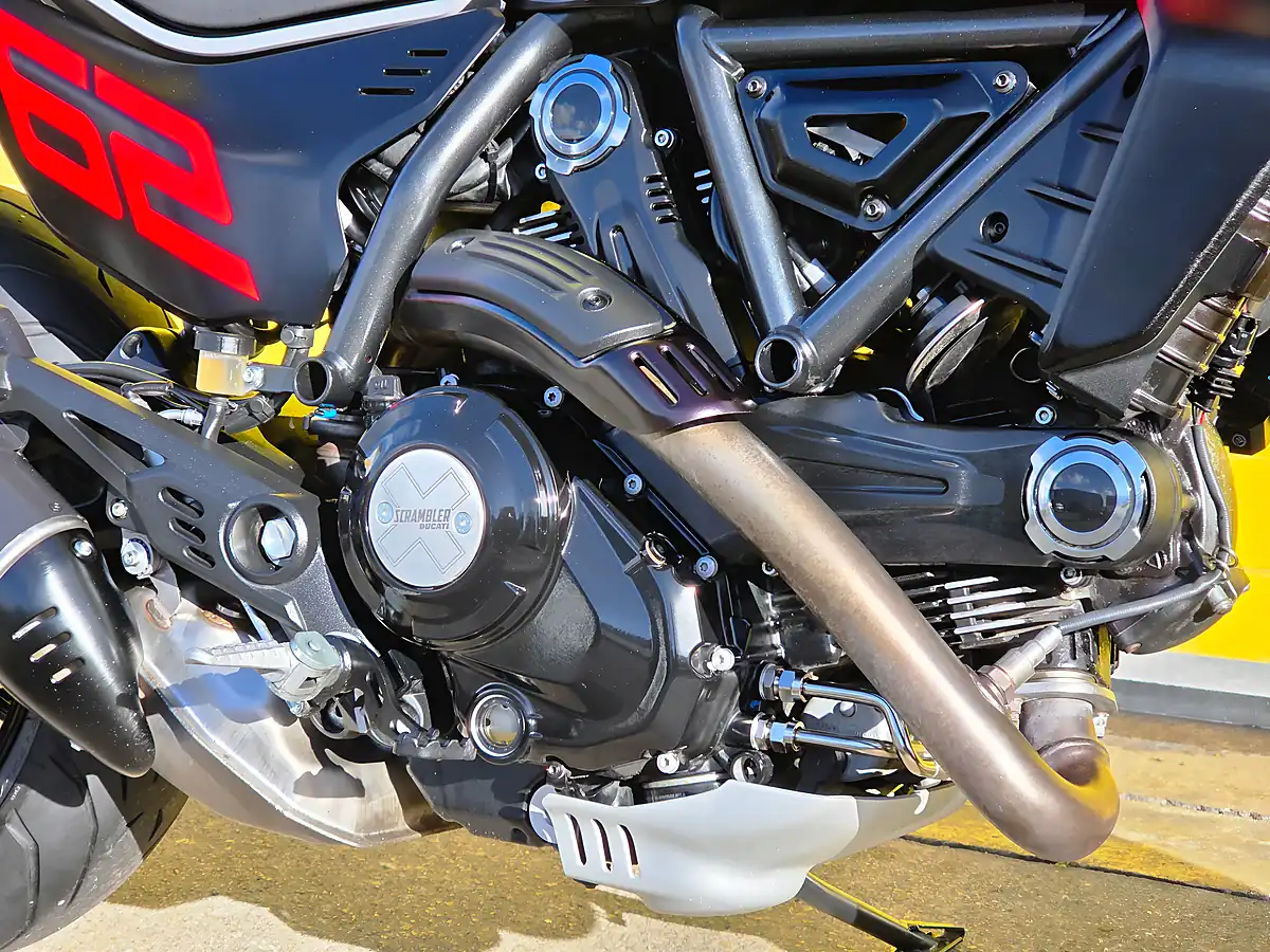 Used 2023 Ducati Scrambler 800 Full Throttle Multi-Coloured - Interior and Exterior details 11