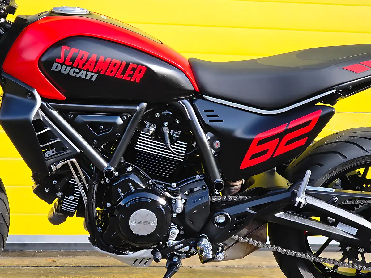 Used 2023 Ducati Scrambler 800 Full Throttle Multi-Coloured - Interior and Exterior details 17