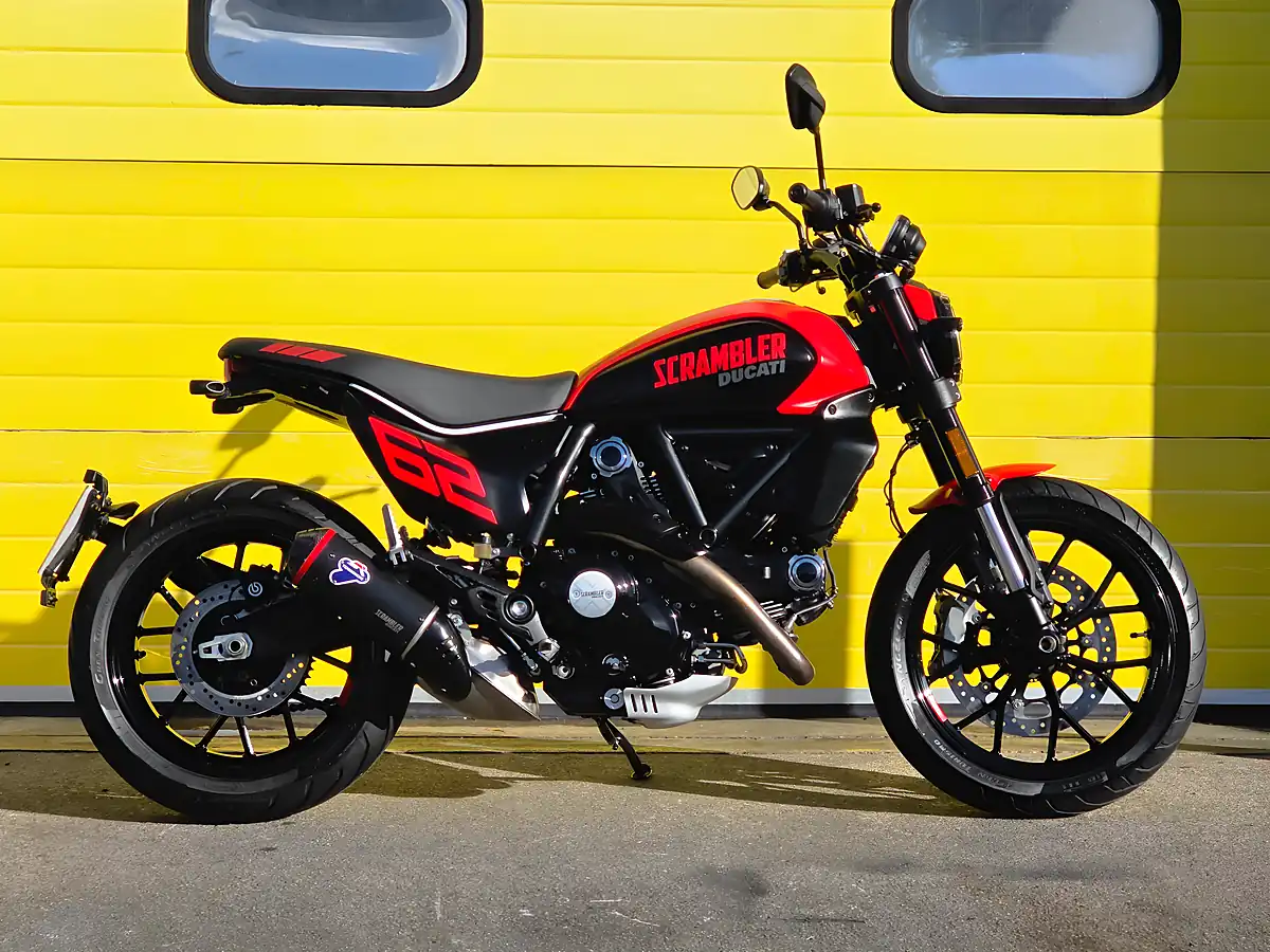 Used 2023 Ducati Scrambler 800 Full Throttle Multi-Coloured - Interior and Exterior details 2