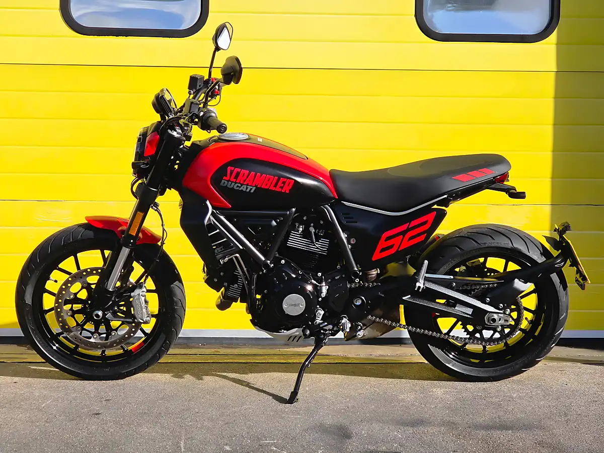 Used 2023 Ducati Scrambler 800 Full Throttle Multi-Coloured - Interior and Exterior details 5