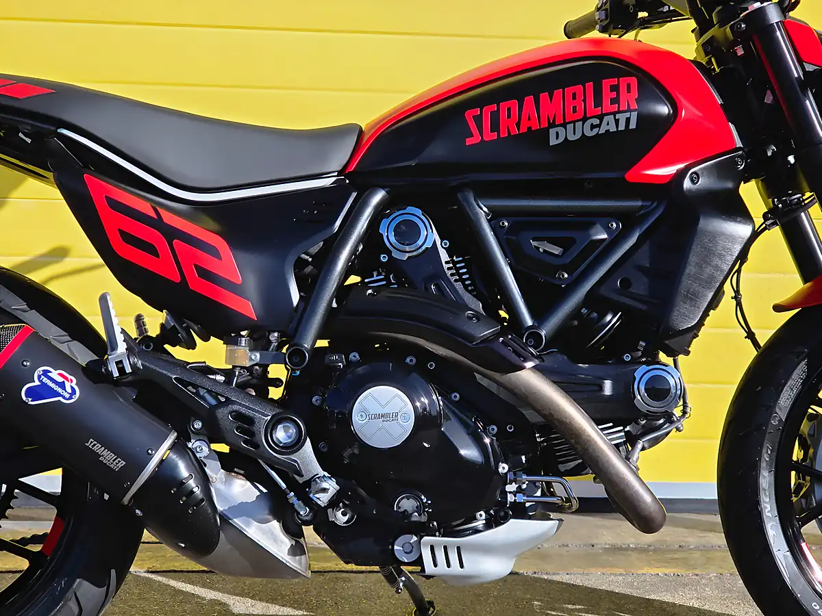 Used 2023 Ducati Scrambler 800 Full Throttle Multi-Coloured - Interior and Exterior details 9