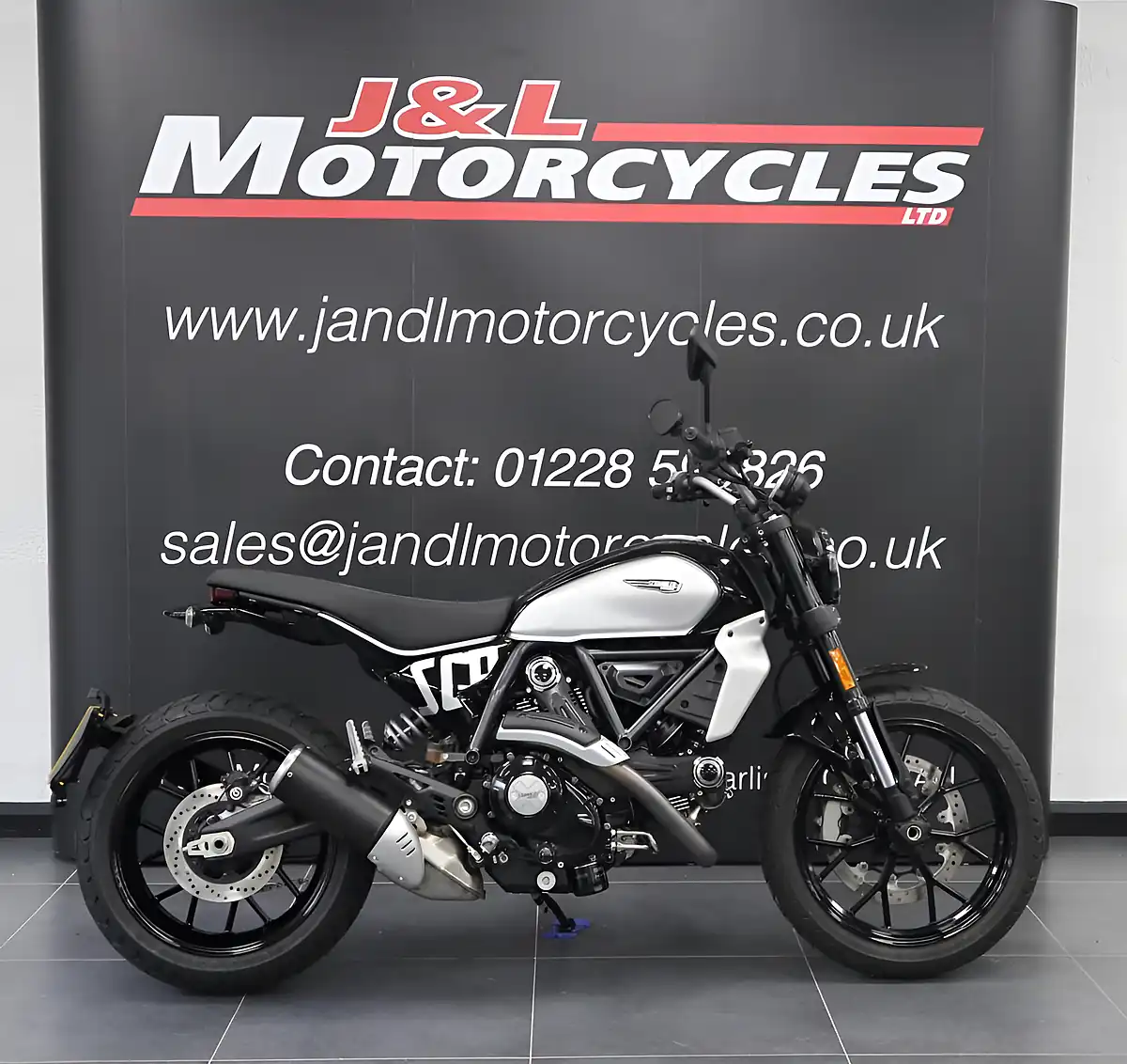 Used 2023 Ducati Scrambler Icon 800 Icon Black - Interior and Exterior details 2