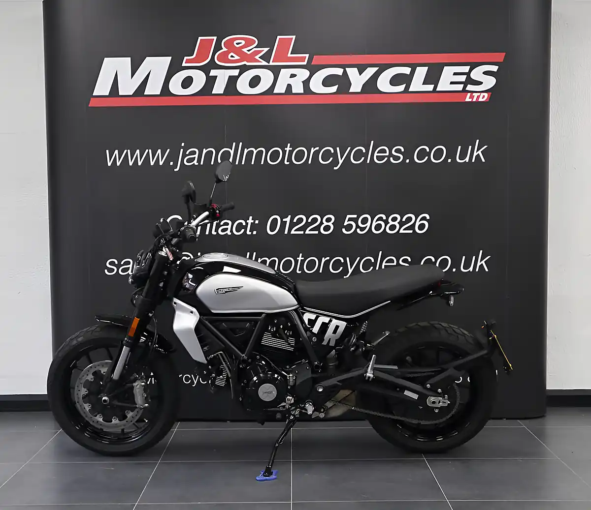 Used 2023 Ducati Scrambler Icon 800 Icon Black - Interior and Exterior details 6