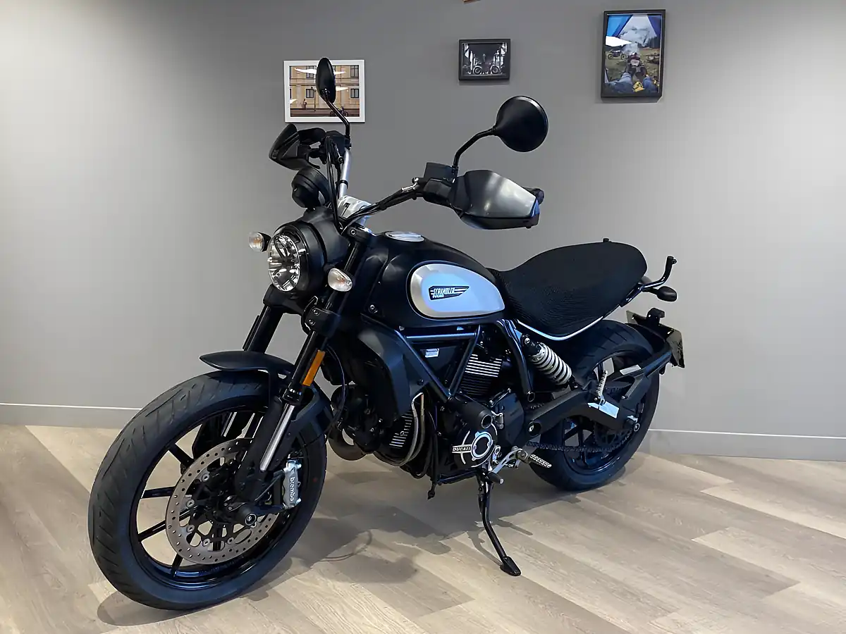 Used 2023 Ducati Scrambler Icon Dark - Interior and Exterior details 4