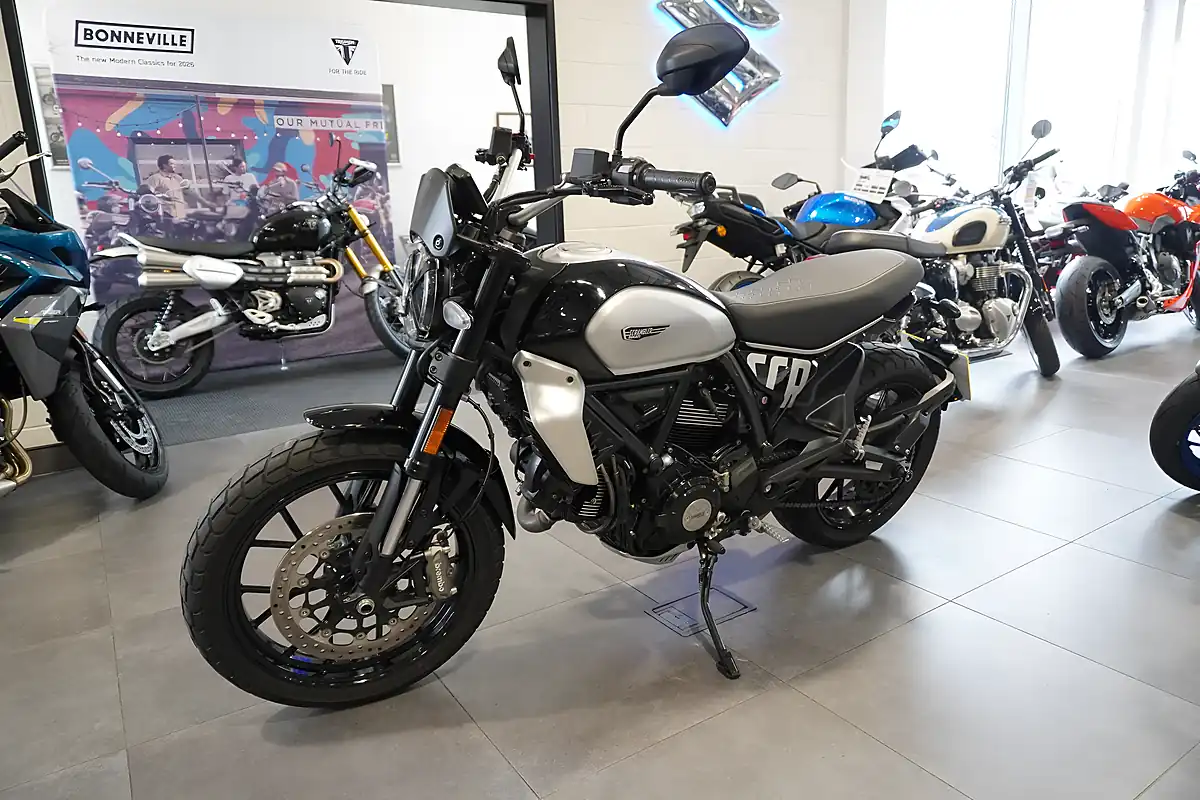 Used 2023 Ducati Scrambler Icon Icon Black - Interior and Exterior details 6