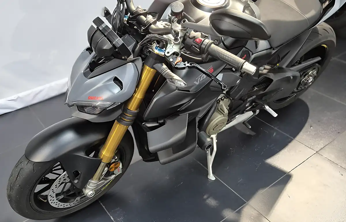 Used 2023 Ducati Streetfighter V4 S Grey Nero - Interior and Exterior details 3