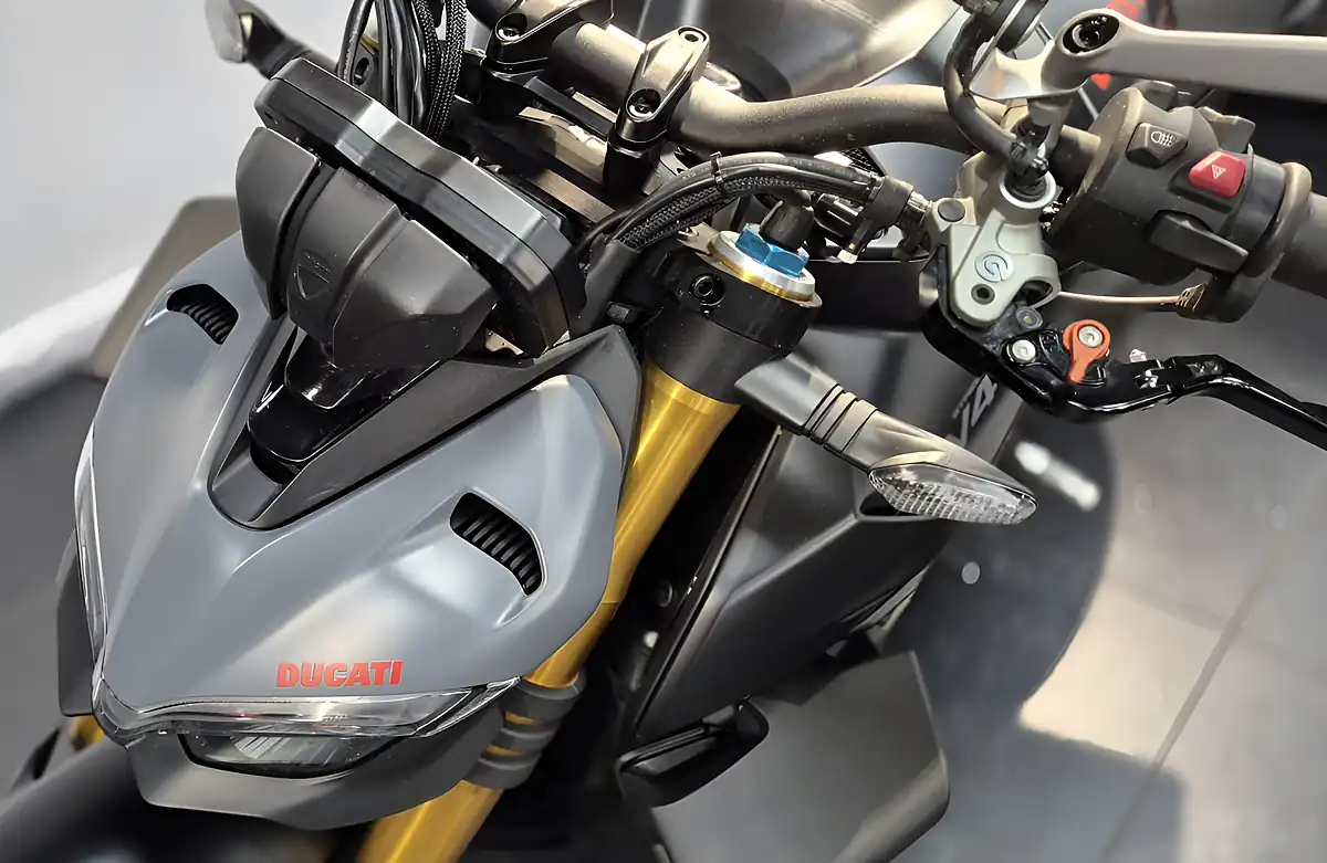 Used 2023 Ducati Streetfighter V4 S Grey Nero - Interior and Exterior details 4