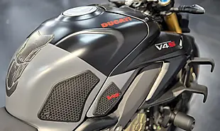 Used 2023 Ducati Streetfighter V4 S Grey Nero - Interior and Exterior details 11