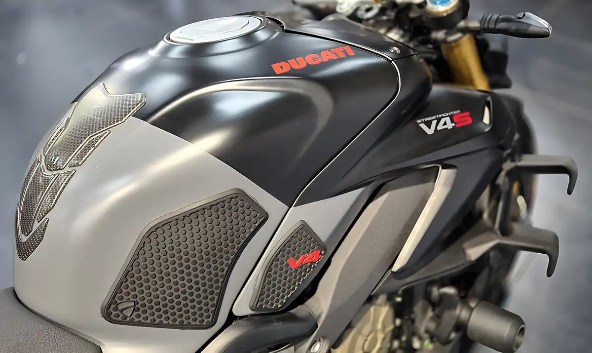 Used 2023 Ducati Streetfighter V4 S Grey Nero - Interior and Exterior details 11
