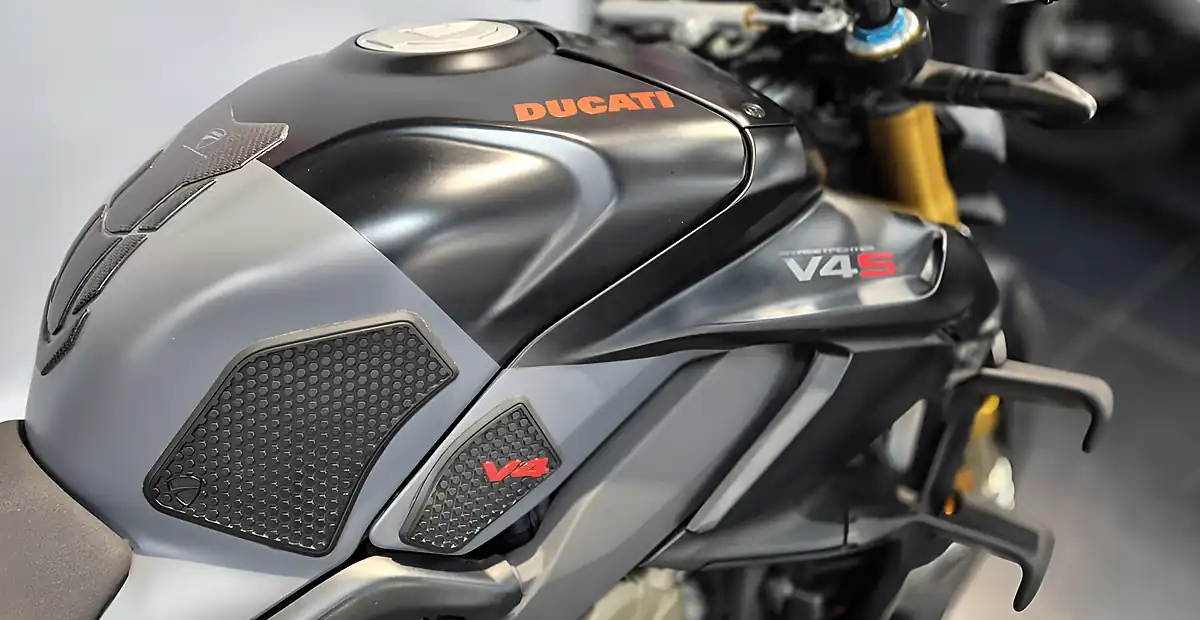 Used 2023 Ducati Streetfighter V4 S Grey Nero - Interior and Exterior details 14