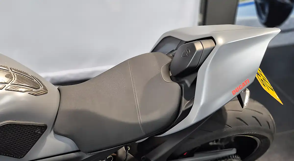 Used 2023 Ducati Streetfighter V4 S Grey Nero - Interior and Exterior details 8