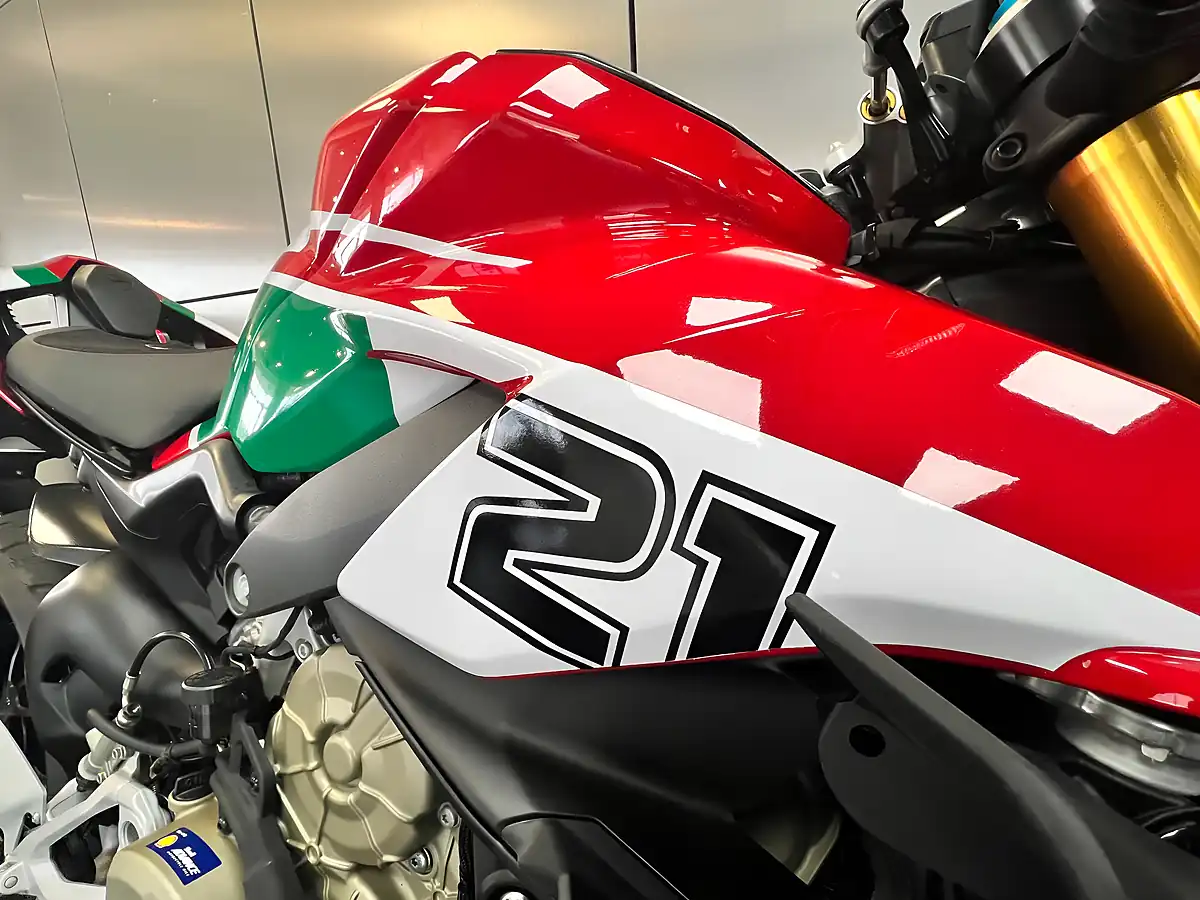 Used 2023 Ducati Streetfighter V4 S Red - Interior and Exterior details 14