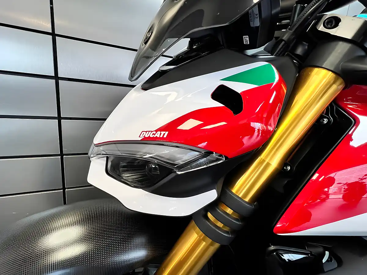 Used 2023 Ducati Streetfighter V4 S Red - Interior and Exterior details 18