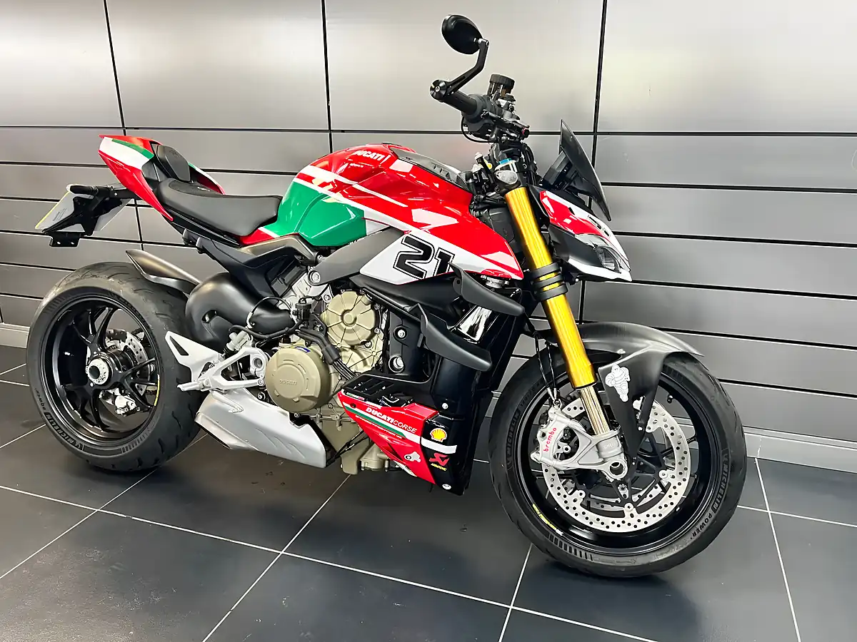 Used 2023 Ducati Streetfighter V4 S Red - Interior and Exterior details 2