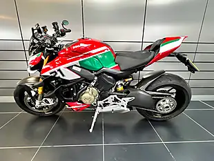 Used 2023 Ducati Streetfighter V4 S Red - Interior and Exterior details 4