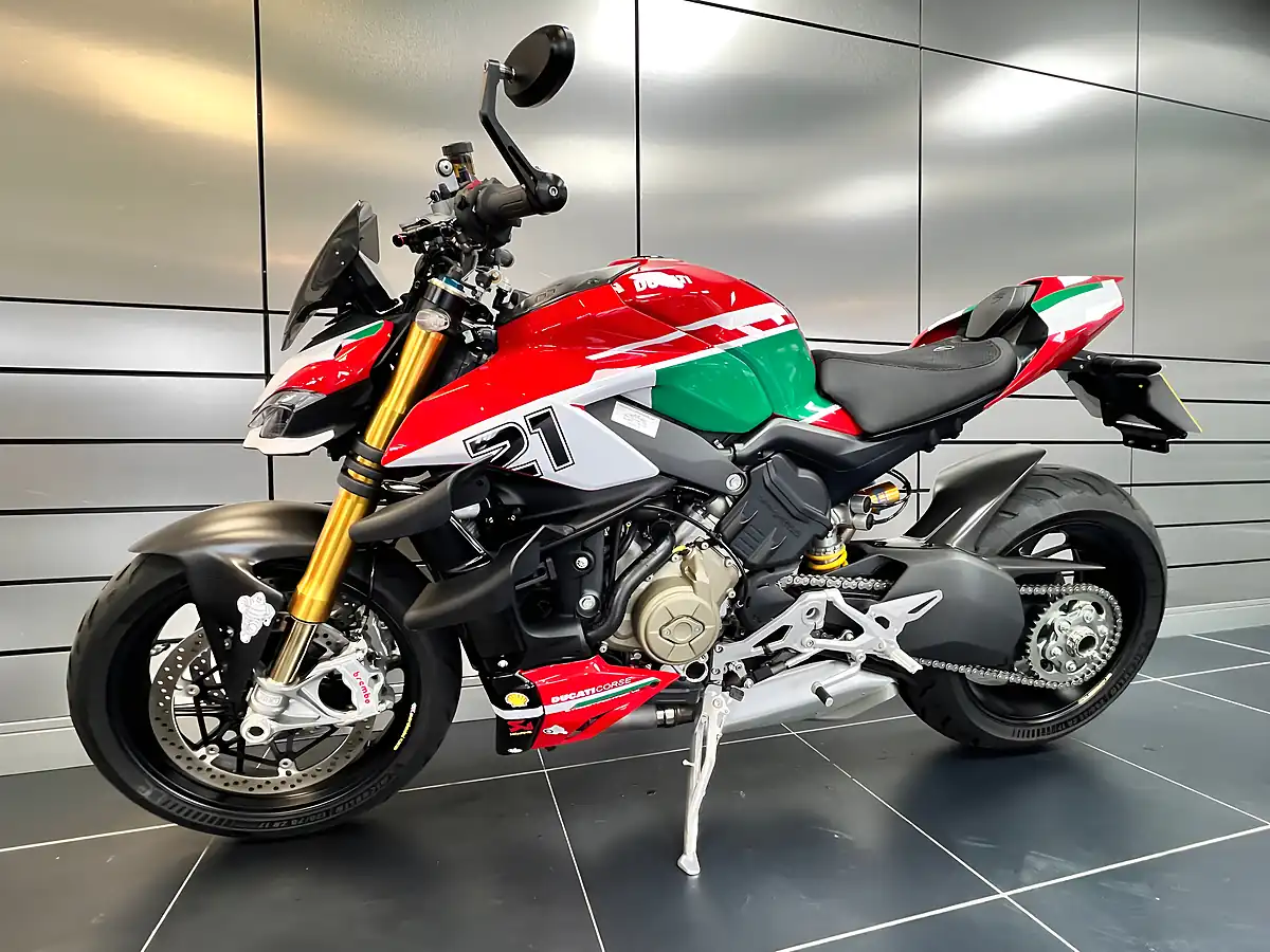 Used 2023 Ducati Streetfighter V4 S Red - Interior and Exterior details 6