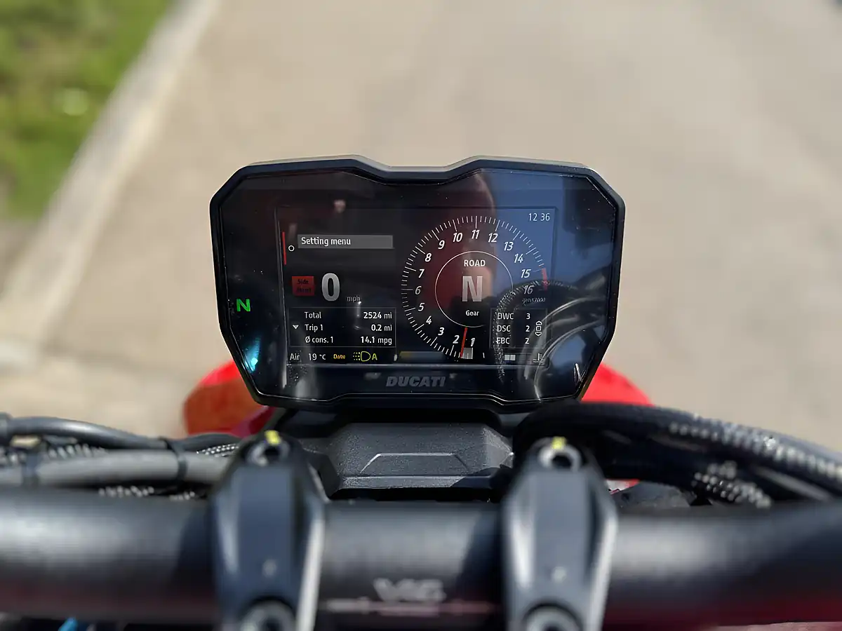 Used 2023 Ducati Streetfighter V4 S Red - Interior and Exterior details 10